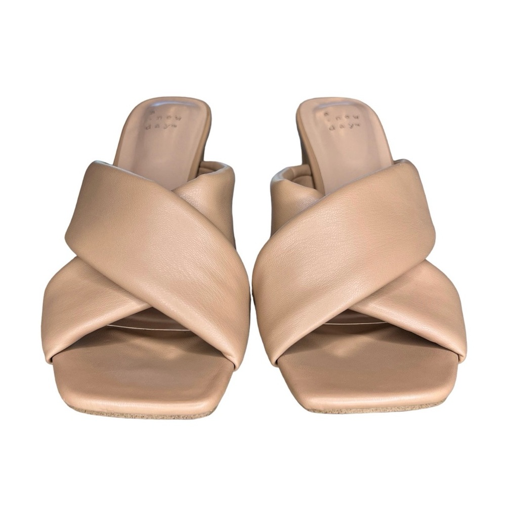 A New Day Casual Crisscross Leather Square Toe Sandal Heel Nude/Tan, Women’s 8 - Picture 2 of 9